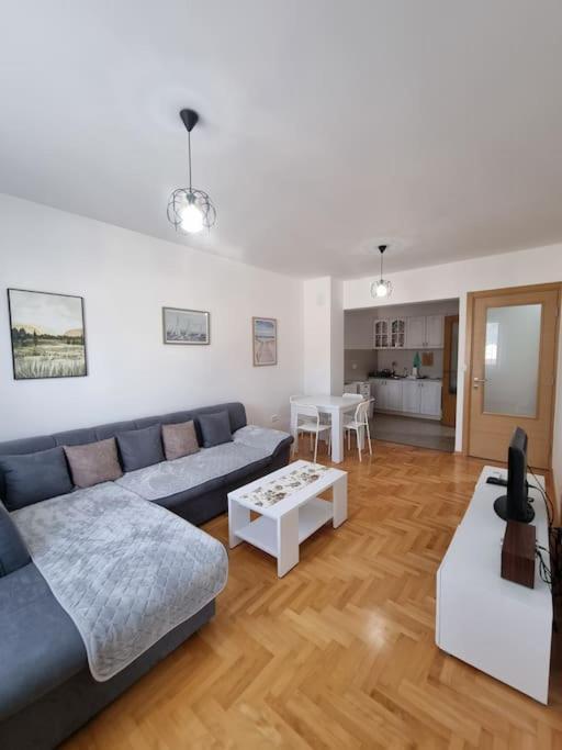 Mina Appartamento Budua
